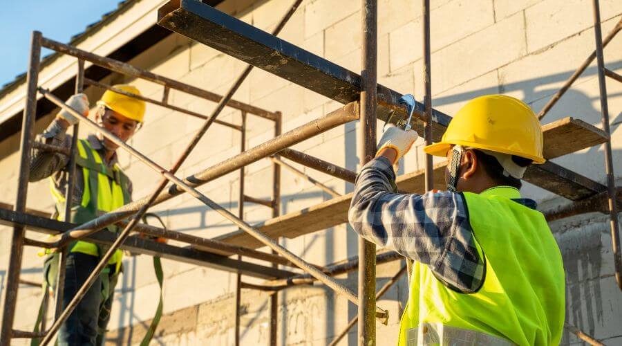 Professional gutter cleaning in Earlville, IL